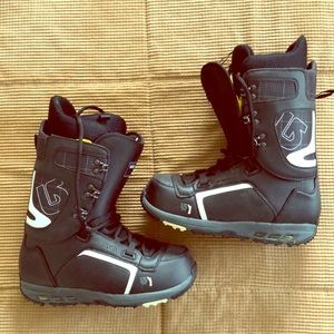 Burton Hail snowboard boots in black 9.5